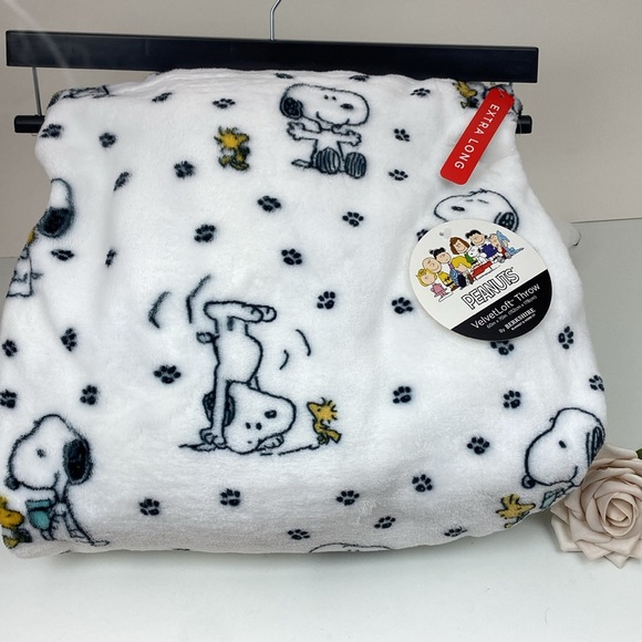 Berkshire Peanuts VelvetLoft throw 60”x70” Snoopy Woodstock extra long NWT! - Picture 10 of 10